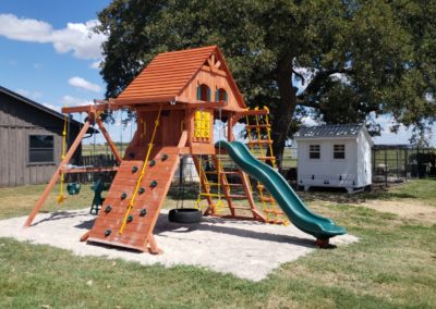Farm-and-yard-parrot-isaland-playground-xl-wood-roof-treehouse-customer-1