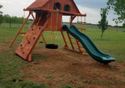 farm-and-yard-parrot-island-wood-treehouse-playground-customer-14