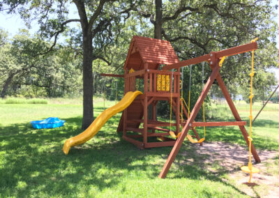 farm-and-yard-central-texas-parrot-island-fort-wood-roof-playground-customer-3