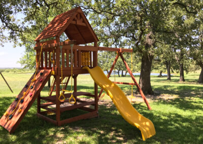farm-and-yard-central-texas-parrot-island-fort-wood-roof-playground-customer-4