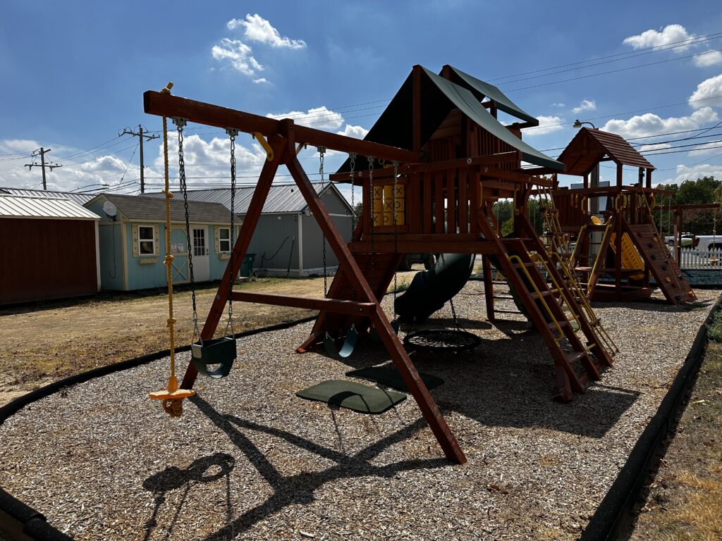 toddler swing on end of the Parrot Island Playcenter Config 5