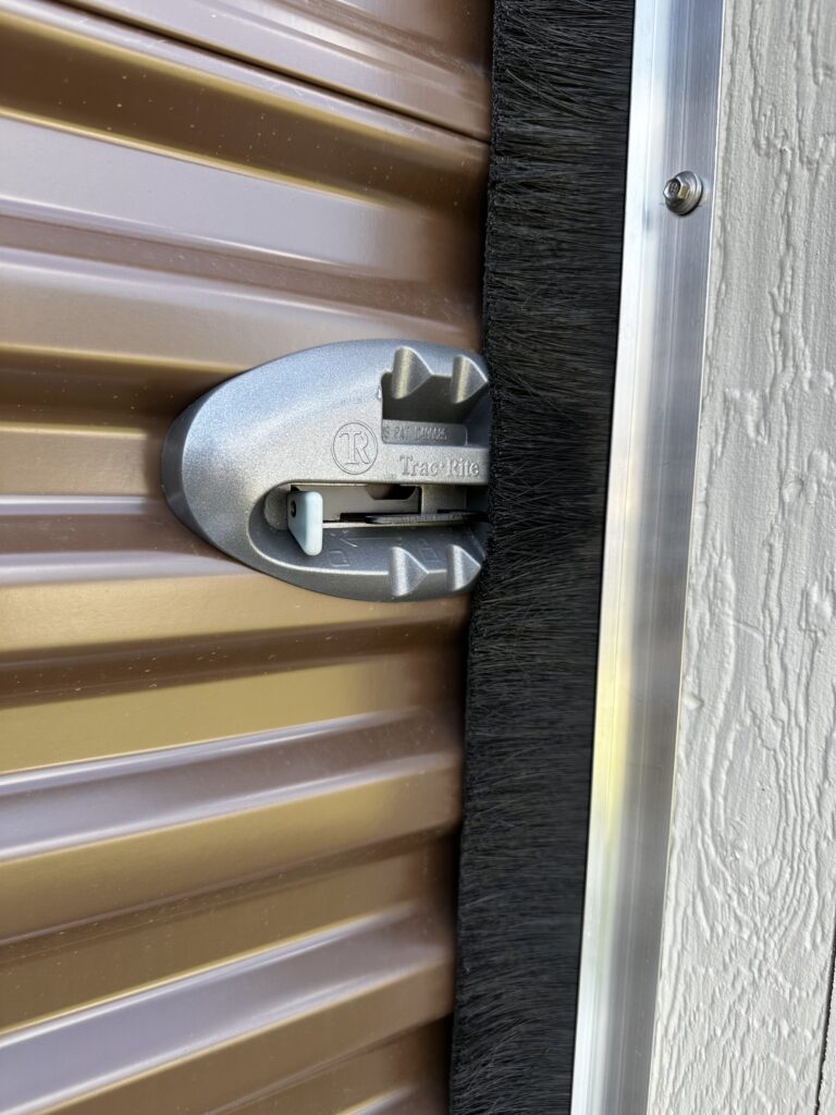 roll up door lock