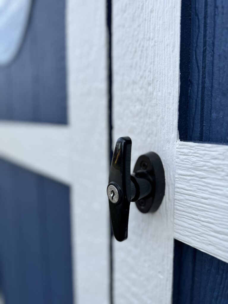 door knob with lock and key 